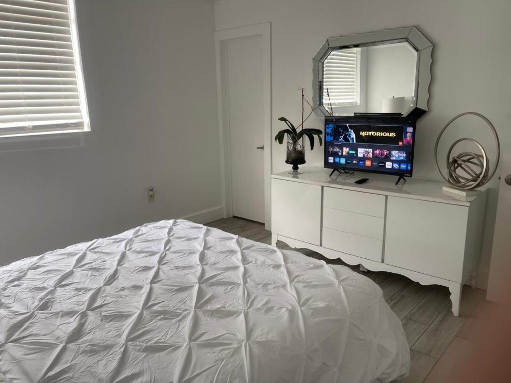 Modern & New,Excellent Location Miami Apartment Екстериор снимка