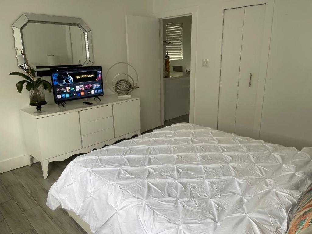 Modern & New,Excellent Location Miami Apartment Екстериор снимка