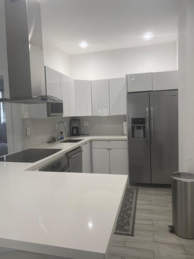 Modern & New,Excellent Location Miami Apartment Екстериор снимка